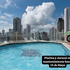 apartamento-en-bocagrande-piscina-jacuzzi-y-mar.cartagena-hotels.org/